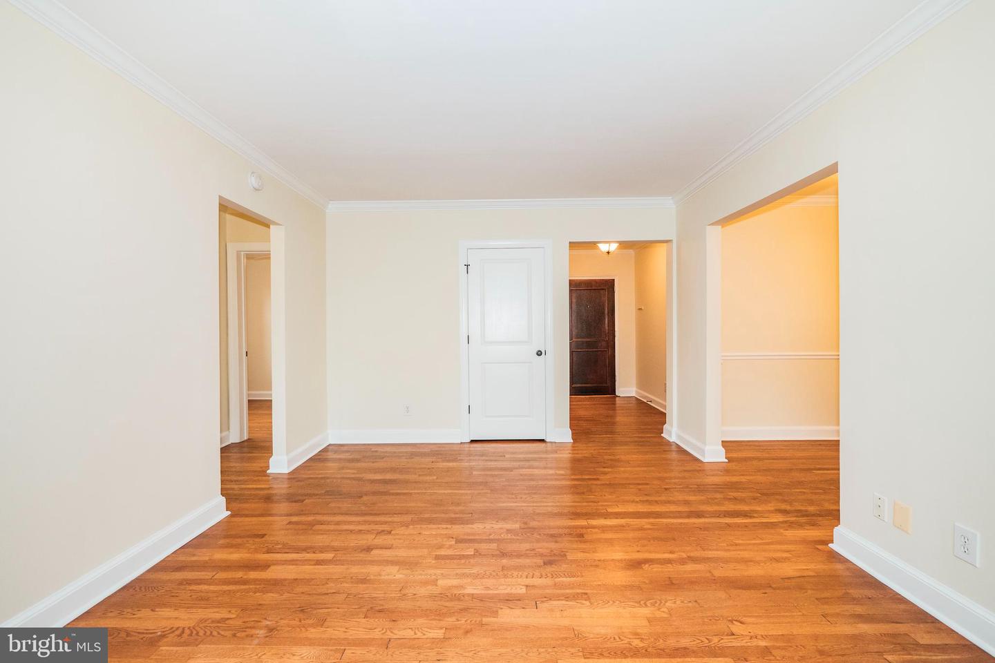 922 S WASHINGTON ST #211, ALEXANDRIA, Virginia 22314, 2 Bedrooms Bedrooms, ,1 BathroomBathrooms,Residential,For sale,922 S WASHINGTON ST #211,VAAX2042304 MLS # VAAX2042304