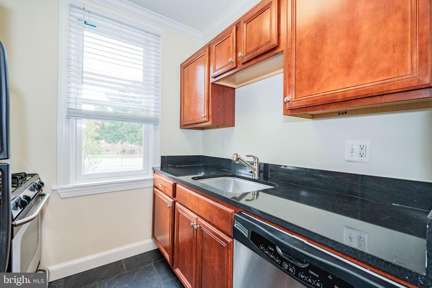 922 S WASHINGTON ST #211, ALEXANDRIA, Virginia 22314, 2 Bedrooms Bedrooms, ,1 BathroomBathrooms,Residential,For sale,922 S WASHINGTON ST #211,VAAX2042304 MLS # VAAX2042304