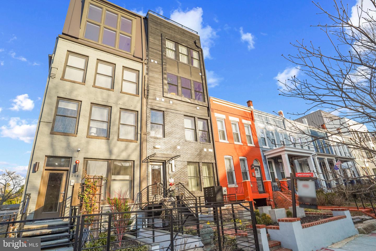 256 15TH ST SE #8, WASHINGTON, District Of Columbia 20003, 3 Bedrooms Bedrooms, ,3 BathroomsBathrooms,Residential,For sale,256 15TH ST SE #8,DCDC2187332 MLS # DCDC2187332