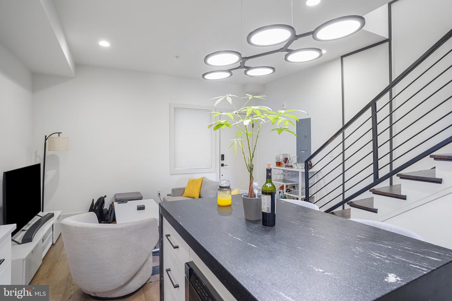 256 15TH ST SE #8, WASHINGTON, District Of Columbia 20003, 3 Bedrooms Bedrooms, ,3 BathroomsBathrooms,Residential,For sale,256 15TH ST SE #8,DCDC2187332 MLS # DCDC2187332