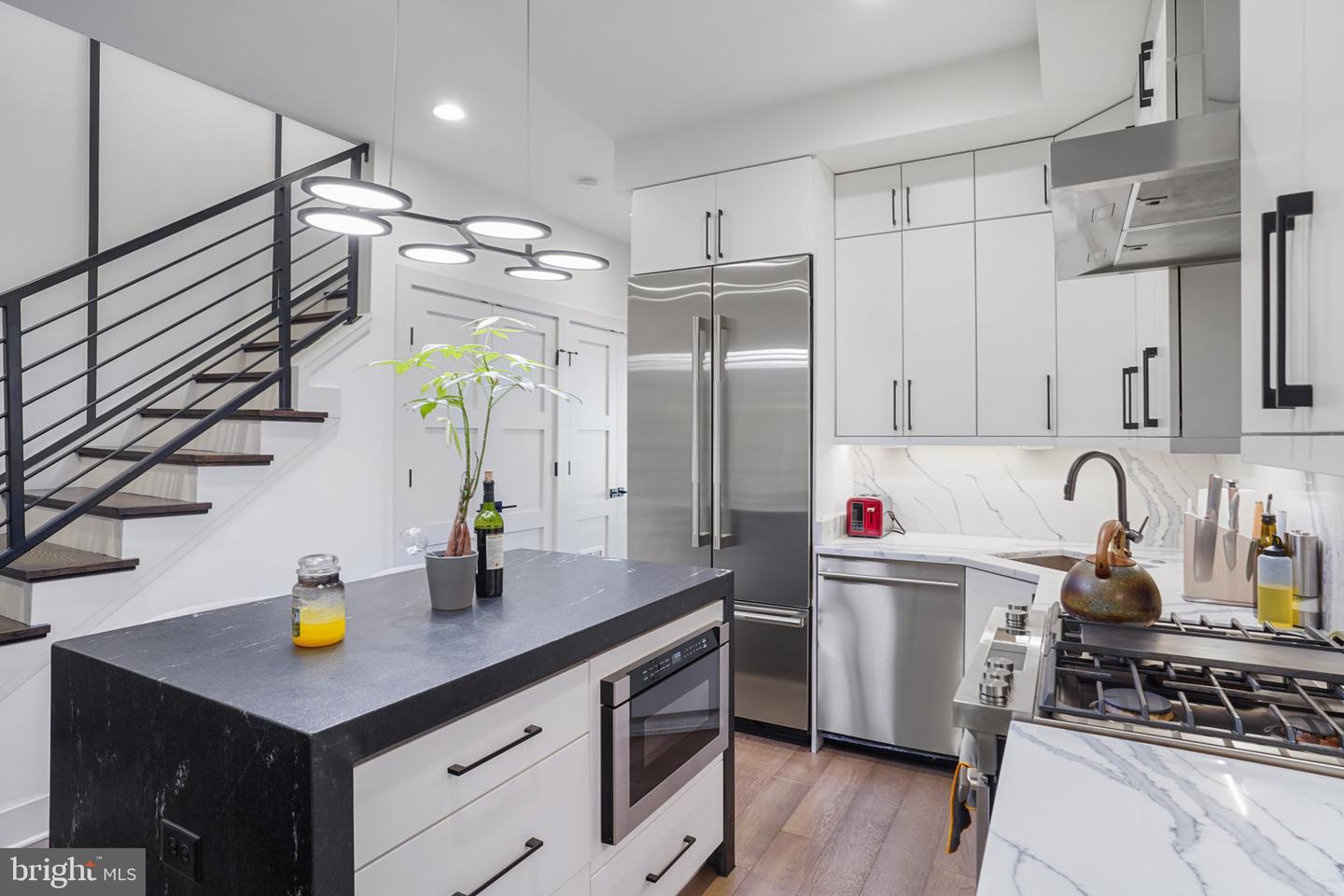 256 15TH ST SE #8, WASHINGTON, District Of Columbia 20003, 3 Bedrooms Bedrooms, ,3 BathroomsBathrooms,Residential,For sale,256 15TH ST SE #8,DCDC2187332 MLS # DCDC2187332