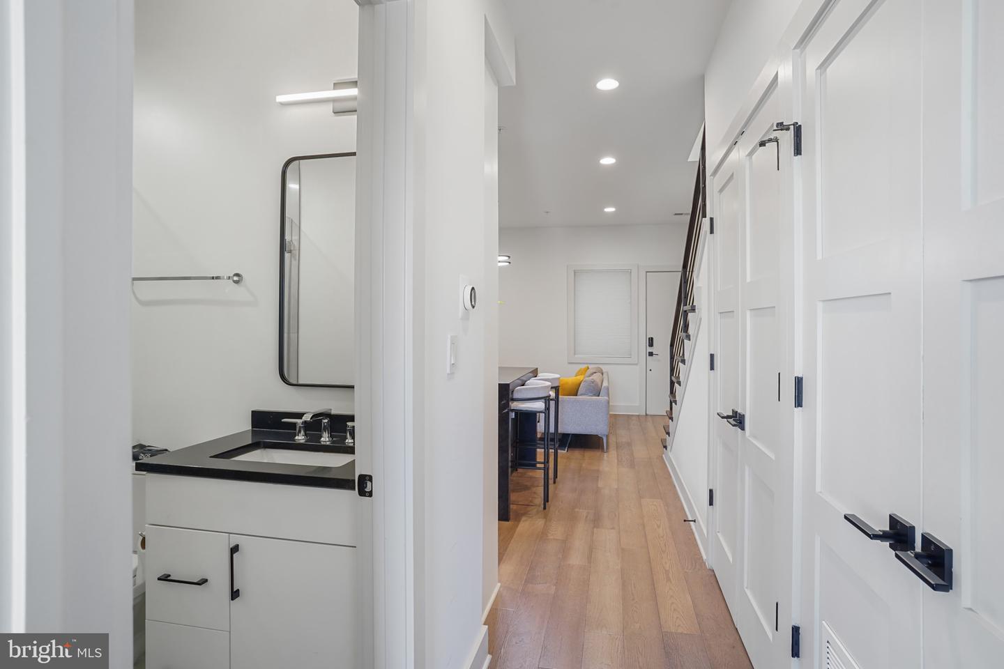 256 15TH ST SE #8, WASHINGTON, District Of Columbia 20003, 3 Bedrooms Bedrooms, ,3 BathroomsBathrooms,Residential,For sale,256 15TH ST SE #8,DCDC2187332 MLS # DCDC2187332