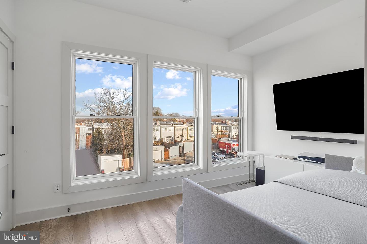 256 15TH ST SE #8, WASHINGTON, District Of Columbia 20003, 3 Bedrooms Bedrooms, ,3 BathroomsBathrooms,Residential,For sale,256 15TH ST SE #8,DCDC2187332 MLS # DCDC2187332