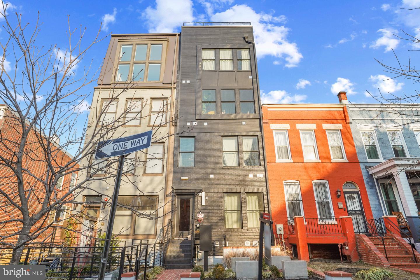 256 15TH ST SE #8, WASHINGTON, District Of Columbia 20003, 3 Bedrooms Bedrooms, ,3 BathroomsBathrooms,Residential,For sale,256 15TH ST SE #8,DCDC2187332 MLS # DCDC2187332