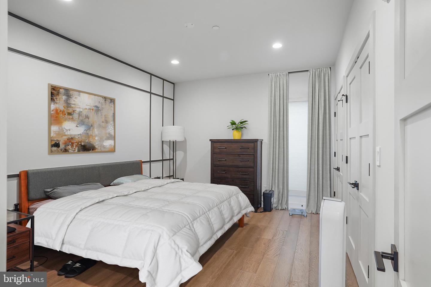 256 15TH ST SE #8, WASHINGTON, District Of Columbia 20003, 3 Bedrooms Bedrooms, ,3 BathroomsBathrooms,Residential,For sale,256 15TH ST SE #8,DCDC2187332 MLS # DCDC2187332