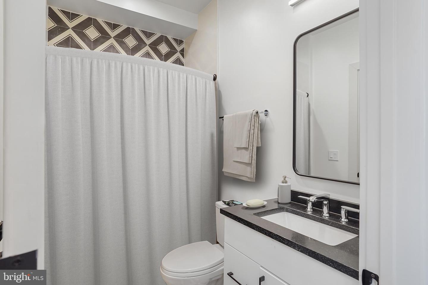 256 15TH ST SE #8, WASHINGTON, District Of Columbia 20003, 3 Bedrooms Bedrooms, ,3 BathroomsBathrooms,Residential,For sale,256 15TH ST SE #8,DCDC2187332 MLS # DCDC2187332