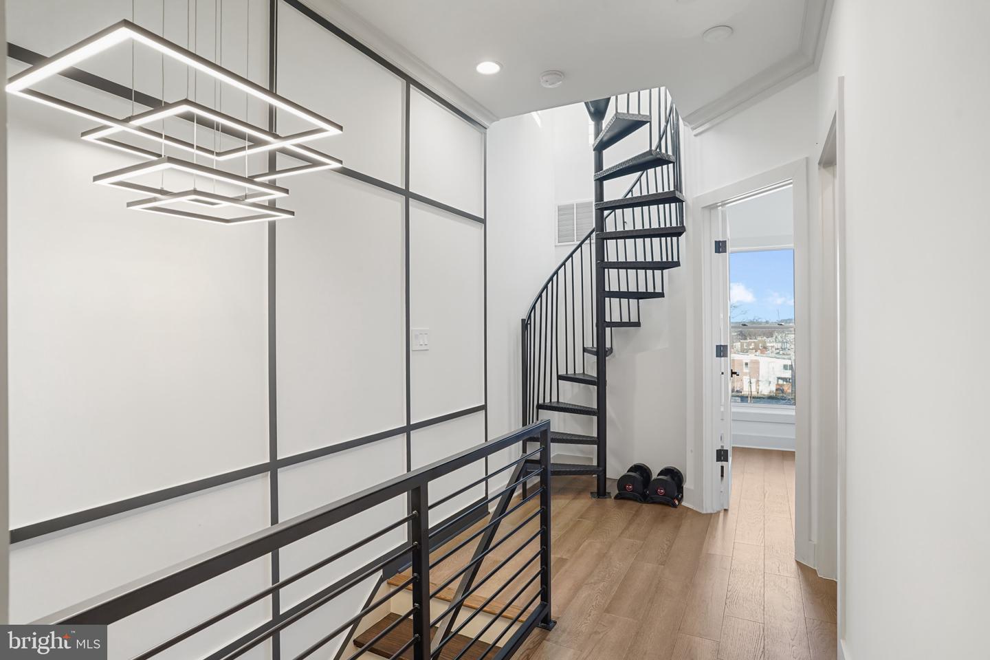 256 15TH ST SE #8, WASHINGTON, District Of Columbia 20003, 3 Bedrooms Bedrooms, ,3 BathroomsBathrooms,Residential,For sale,256 15TH ST SE #8,DCDC2187332 MLS # DCDC2187332