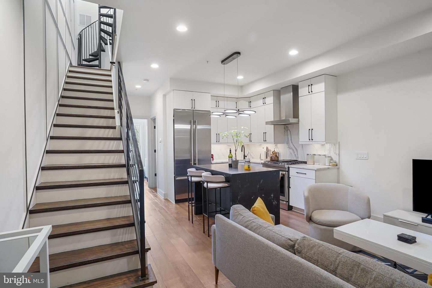 256 15TH ST SE #8, WASHINGTON, District Of Columbia 20003, 3 Bedrooms Bedrooms, ,3 BathroomsBathrooms,Residential,For sale,256 15TH ST SE #8,DCDC2187332 MLS # DCDC2187332