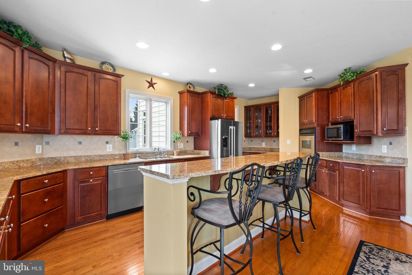 25782 MAYVILLE CT, CHANTILLY, Virginia 20152, 4 Bedrooms Bedrooms, ,4 BathroomsBathrooms,Residential,For sale,25782 MAYVILLE CT,VALO2089182 MLS # VALO2089182