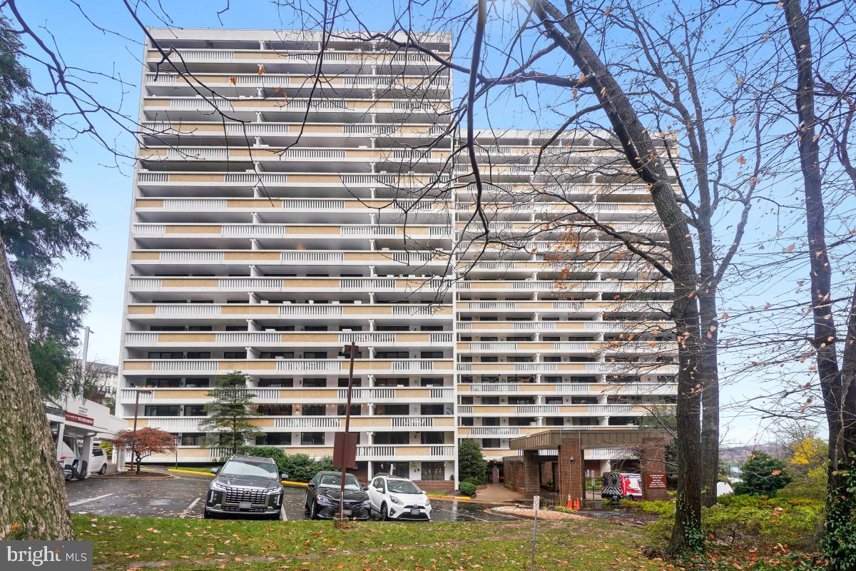 6101 EDSALL RD #304, ALEXANDRIA, Virginia 22304, 2 Bedrooms Bedrooms, ,2 BathroomsBathrooms,Residential,For sale,6101 EDSALL RD #304,VAAX2039856 MLS # VAAX2039856