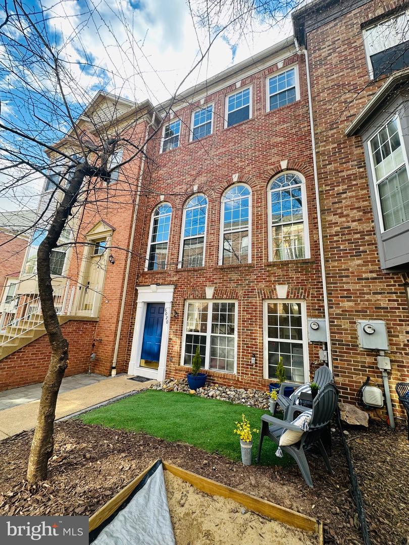 6020 RICKETTS WALK, ALEXANDRIA, Virginia 22312, 3 Bedrooms Bedrooms, ,2 BathroomsBathrooms,Residential,For sale,6020 RICKETTS WALK,VAAX2041854 MLS # VAAX2041854