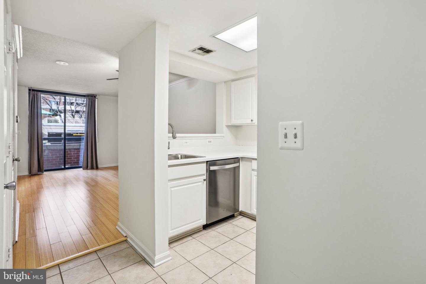 3835 9TH ST N #108W, ARLINGTON, Virginia 22203, 1 Bedroom Bedrooms, ,1 BathroomBathrooms,Residential,For sale,3835 9TH ST N #108W,VAAR2053898 MLS # VAAR2053898