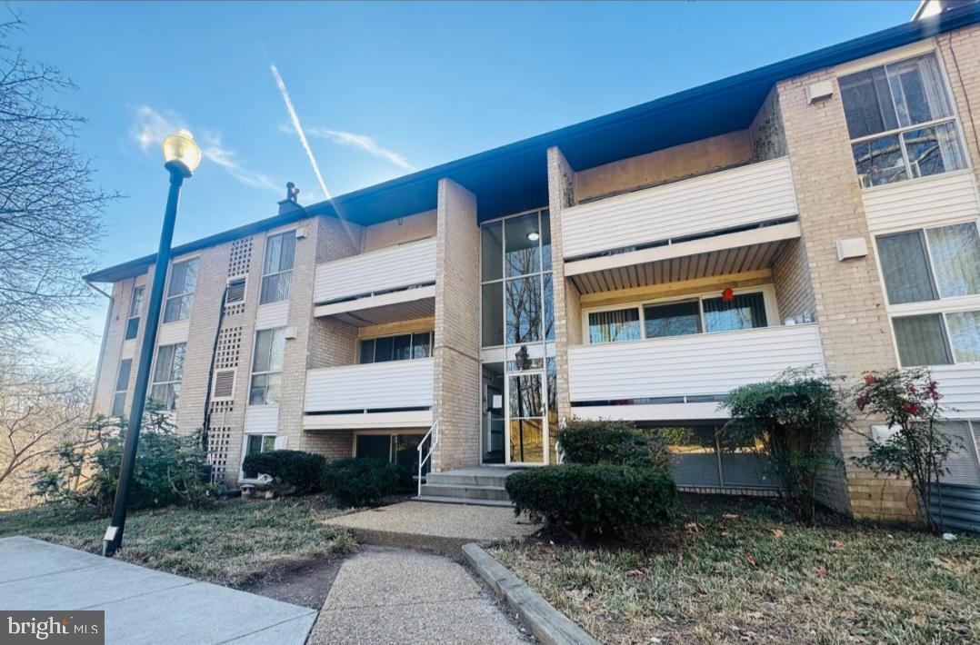 5618 BLOOMFIELD DR #202, ALEXANDRIA, Virginia 22312, 2 Bedrooms Bedrooms, ,1 BathroomBathrooms,Residential,For sale,5618 BLOOMFIELD DR #202,VAFX2224900 MLS # VAFX2224900