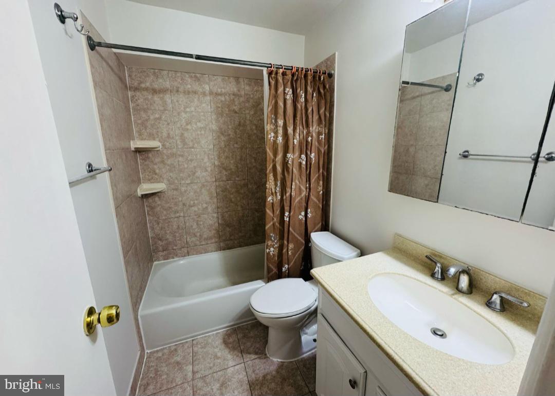 5618 BLOOMFIELD DR #202, ALEXANDRIA, Virginia 22312, 2 Bedrooms Bedrooms, ,1 BathroomBathrooms,Residential,For sale,5618 BLOOMFIELD DR #202,VAFX2224900 MLS # VAFX2224900