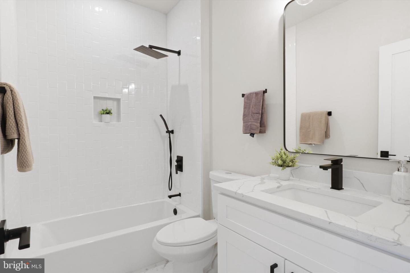 755 COLUMBIA RD NW #3, WASHINGTON, District Of Columbia 20001, 3 Bedrooms Bedrooms, ,2 BathroomsBathrooms,Residential,For sale,755 COLUMBIA RD NW #3,DCDC2175706 MLS # DCDC2175706