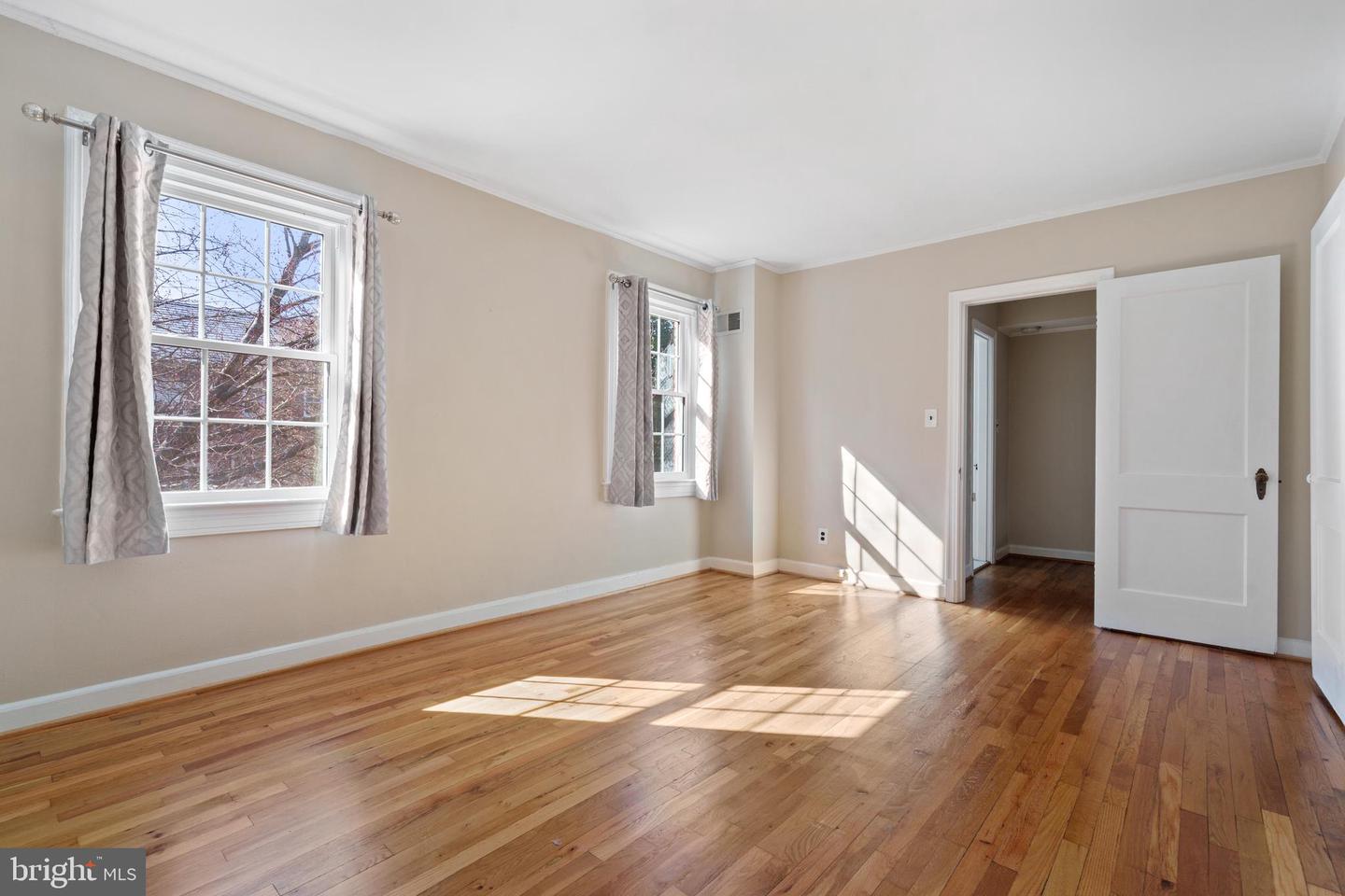 1400 S BARTON ST #421, ARLINGTON, Virginia 22204, 2 Bedrooms Bedrooms, ,1 BathroomBathrooms,Residential,For sale,1400 S BARTON ST #421,VAAR2053846 MLS # VAAR2053846