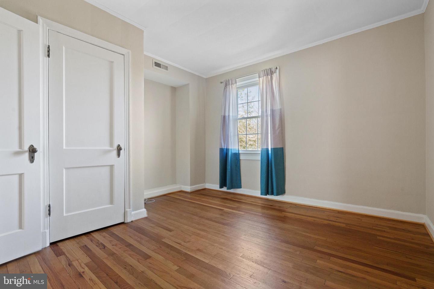 1400 S BARTON ST #421, ARLINGTON, Virginia 22204, 2 Bedrooms Bedrooms, ,1 BathroomBathrooms,Residential,For sale,1400 S BARTON ST #421,VAAR2053846 MLS # VAAR2053846