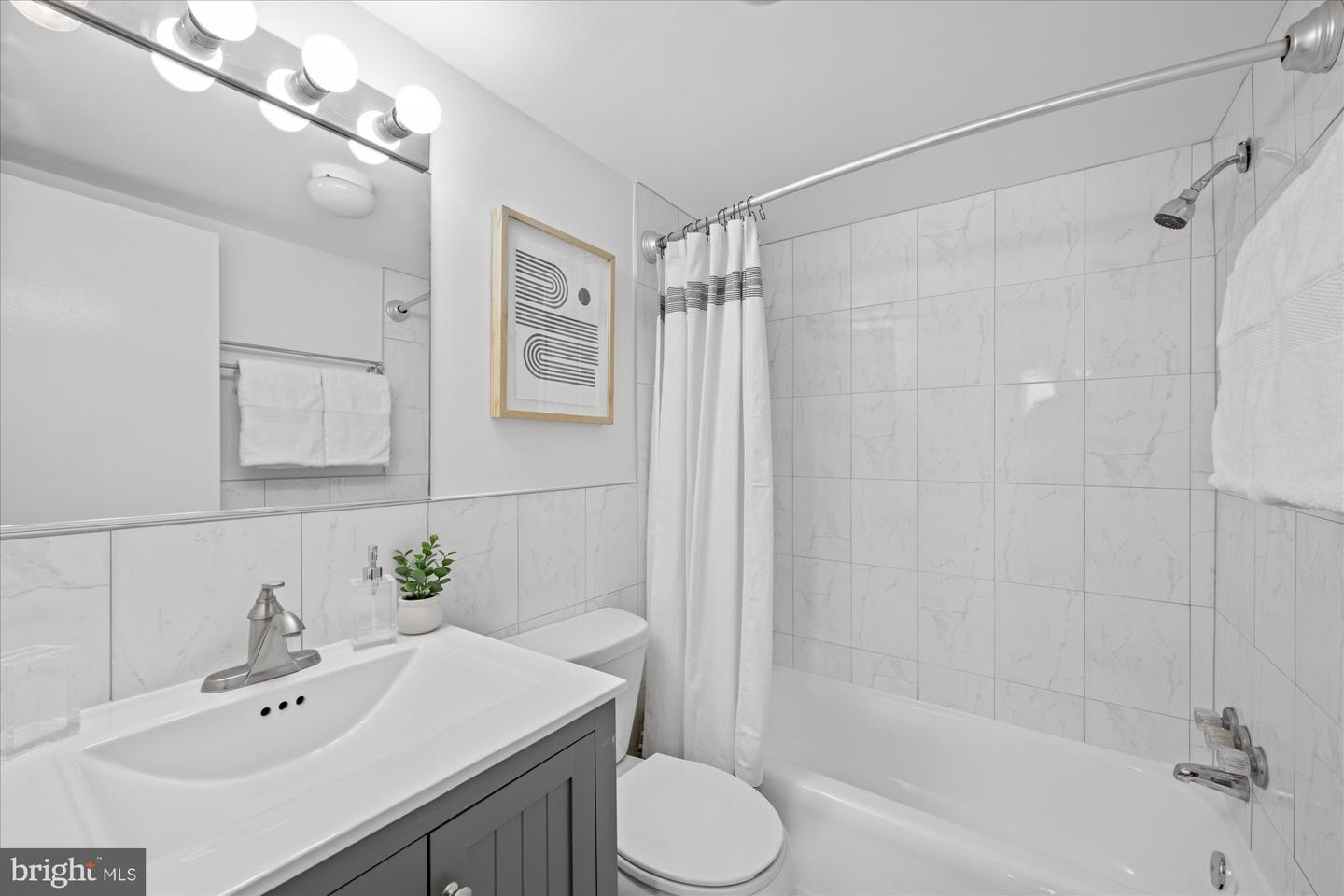 1239 VERMONT AVE NW #1008, WASHINGTON, District Of Columbia 20005, 2 Bedrooms Bedrooms, ,2 BathroomsBathrooms,Residential,For sale,1239 VERMONT AVE NW #1008,DCDC2187974 MLS # DCDC2187974