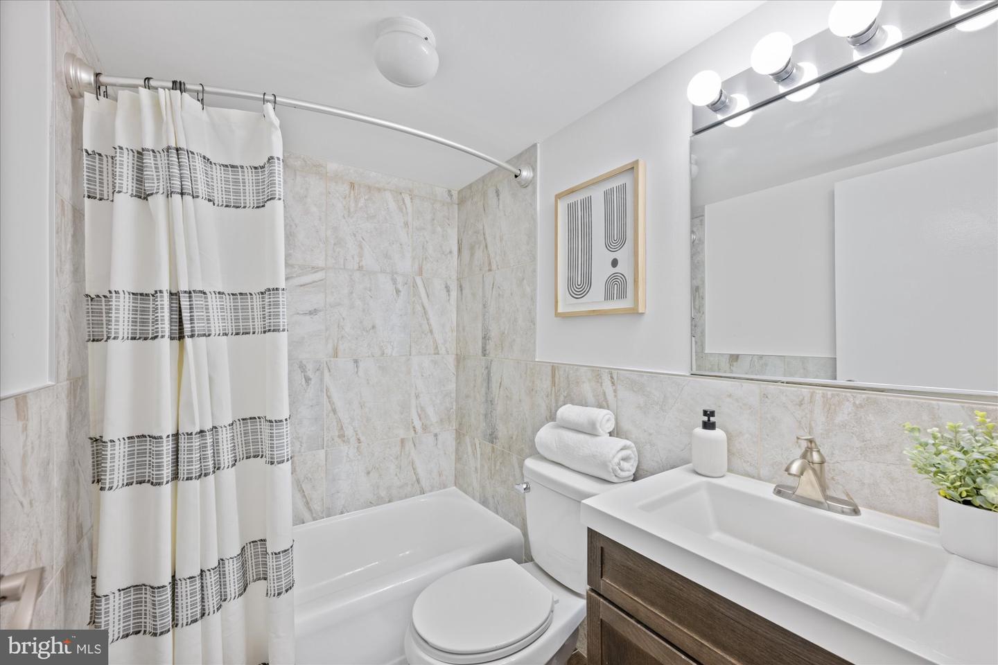 1239 VERMONT AVE NW #1008, WASHINGTON, District Of Columbia 20005, 2 Bedrooms Bedrooms, ,2 BathroomsBathrooms,Residential,For sale,1239 VERMONT AVE NW #1008,DCDC2187974 MLS # DCDC2187974