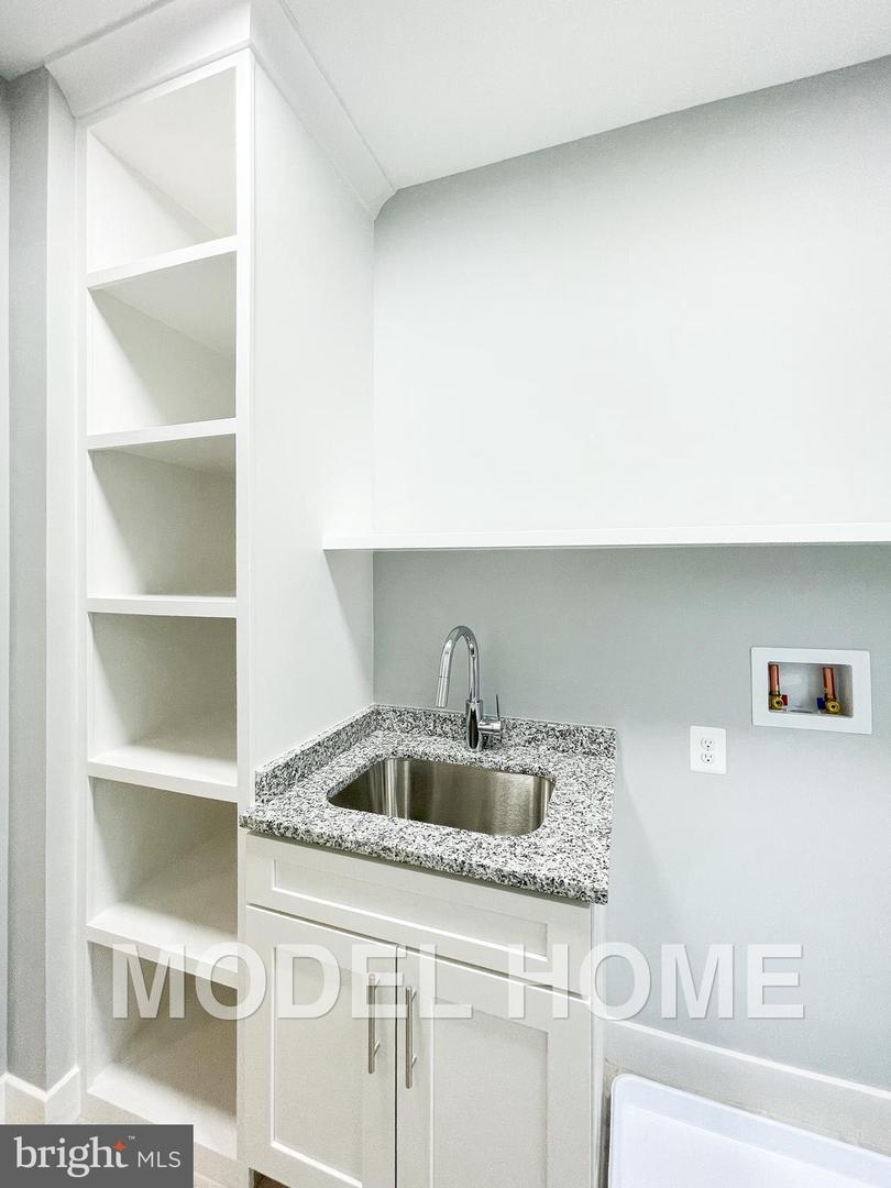 125 CASMAR ST SE, VIENNA, Virginia 22180, 7 Bedrooms Bedrooms, ,7 BathroomsBathrooms,Residential,For sale,125 CASMAR ST SE,VAFX2217196 MLS # VAFX2217196