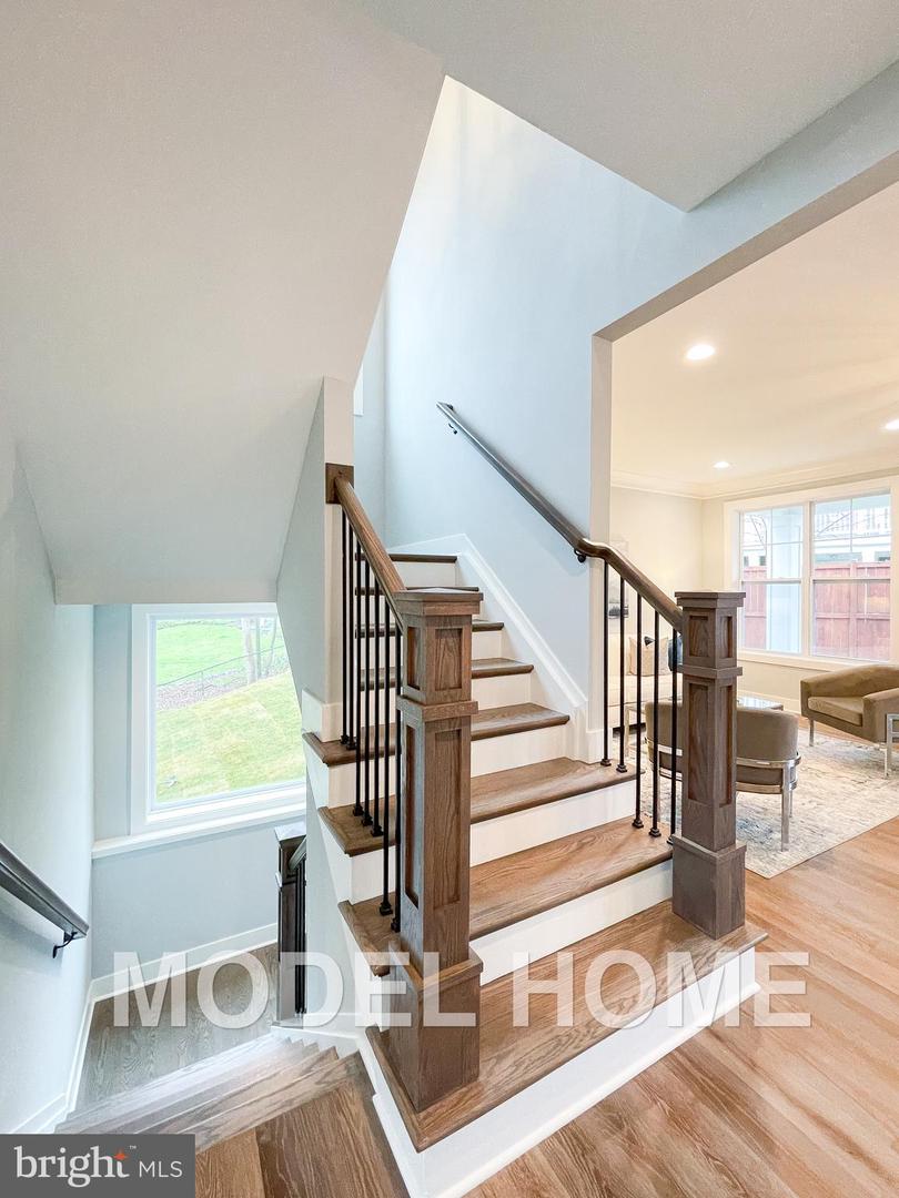 125 CASMAR ST SE, VIENNA, Virginia 22180, 7 Bedrooms Bedrooms, ,7 BathroomsBathrooms,Residential,For sale,125 CASMAR ST SE,VAFX2217196 MLS # VAFX2217196