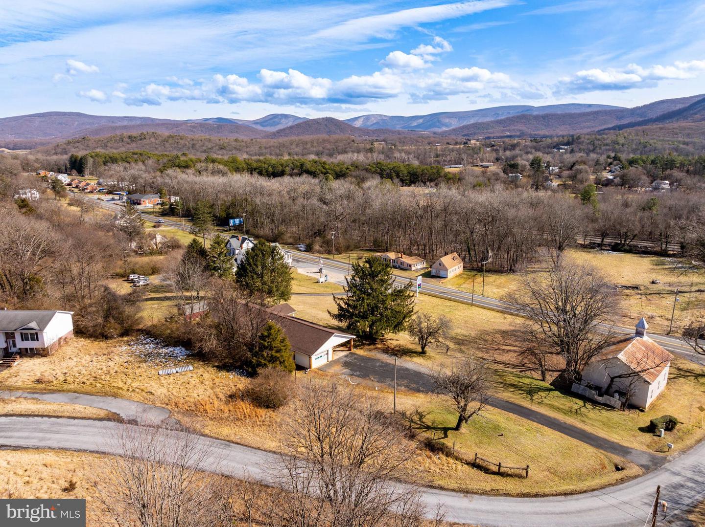 42 DOGWOOD LN, BENTONVILLE, Virginia 22610, 3 Bedrooms Bedrooms, ,3 BathroomsBathrooms,Residential,For sale,42 DOGWOOD LN,VAWR2010272 MLS # VAWR2010272