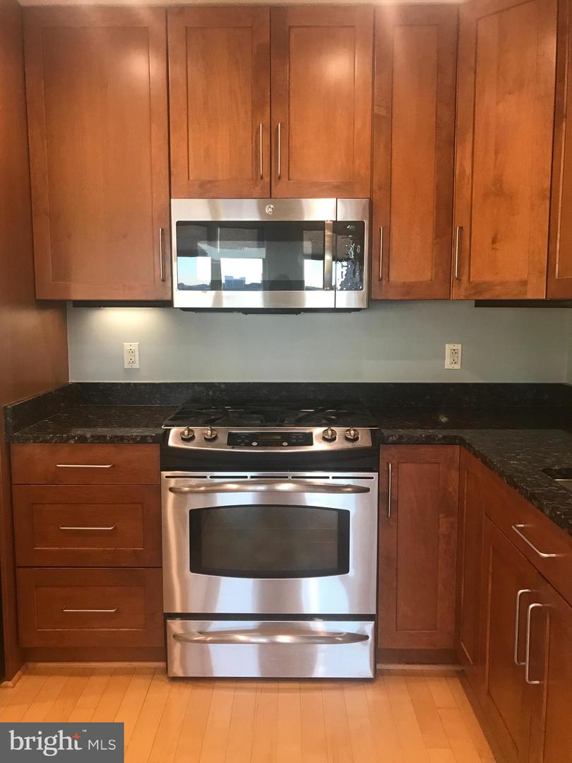 8220 CRESTWOOD HEIGHTS DR #1310, MCLEAN, Virginia 22102, 1 Bedroom Bedrooms, ,2 BathroomsBathrooms,Residential,For sale,8220 CRESTWOOD HEIGHTS DR #1310,VAFX2220316 MLS # VAFX2220316