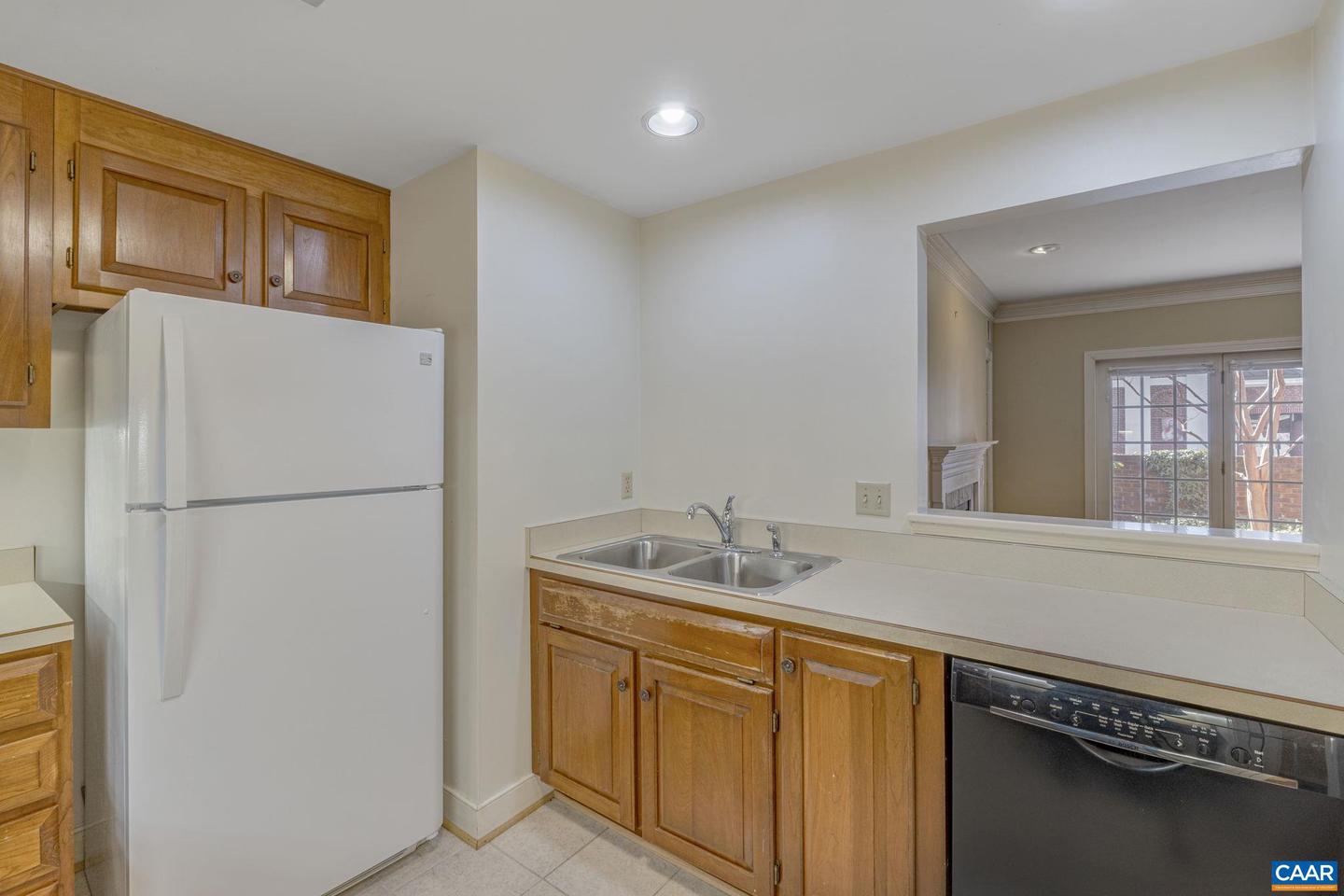 243 E JEFFERSON ST #22, CHARLOTTESVILLE, Virginia 22902, 2 Bedrooms Bedrooms, ,2 BathroomsBathrooms,Residential,For sale,243 E JEFFERSON ST #22,661252 MLS # 661252