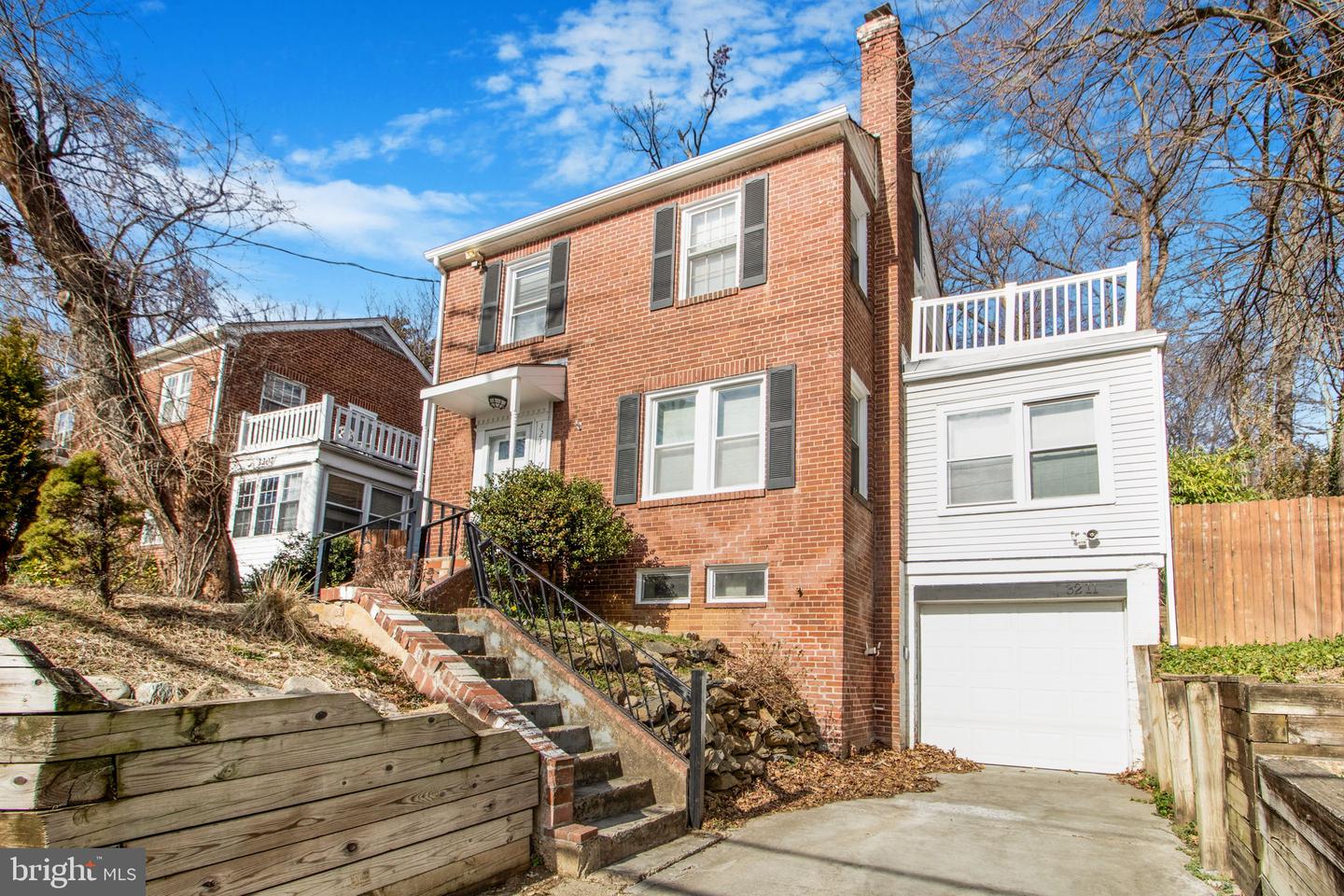 3211 S GLEBE RD S, ARLINGTON, Virginia 22202, 4 Bedrooms Bedrooms, ,2 BathroomsBathrooms,Residential,For sale,3211 S GLEBE RD S,VAAR2054072 MLS # VAAR2054072