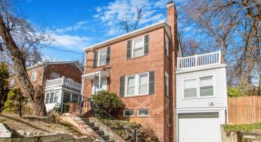 3211 S GLEBE RD S, ARLINGTON, Virginia 22202, 4 Bedrooms Bedrooms, ,2 BathroomsBathrooms,Residential,For sale,3211 S GLEBE RD S,VAAR2054072 MLS # VAAR2054072