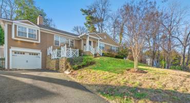 3012 RUSSELL RD, ALEXANDRIA, Virginia 22305, 4 Bedrooms Bedrooms, ,3 BathroomsBathrooms,Residential,For sale,3012 RUSSELL RD,VAAX2042452 MLS # VAAX2042452