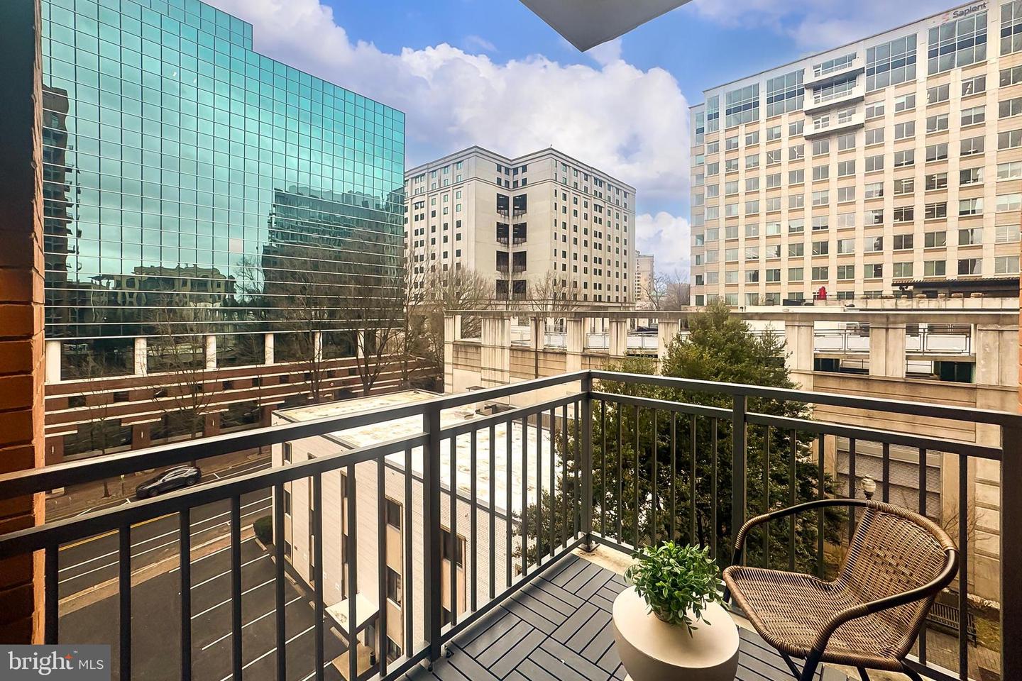 2000 CLARENDON BLVD #401, ARLINGTON, Virginia 22201, 1 Bedroom Bedrooms, ,1 BathroomBathrooms,Residential,For sale,2000 CLARENDON BLVD #401,VAAR2052950 MLS # VAAR2052950