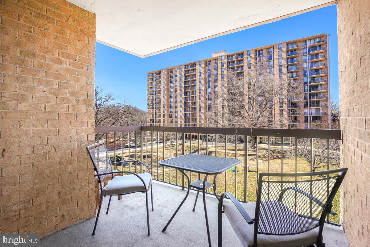 4500 S FOUR MILE RUN DR #204, ARLINGTON, Virginia 22204, 2 Bedrooms Bedrooms, ,2 BathroomsBathrooms,Residential,For sale,4500 S FOUR MILE RUN DR #204,VAAR2052996 MLS # VAAR2052996