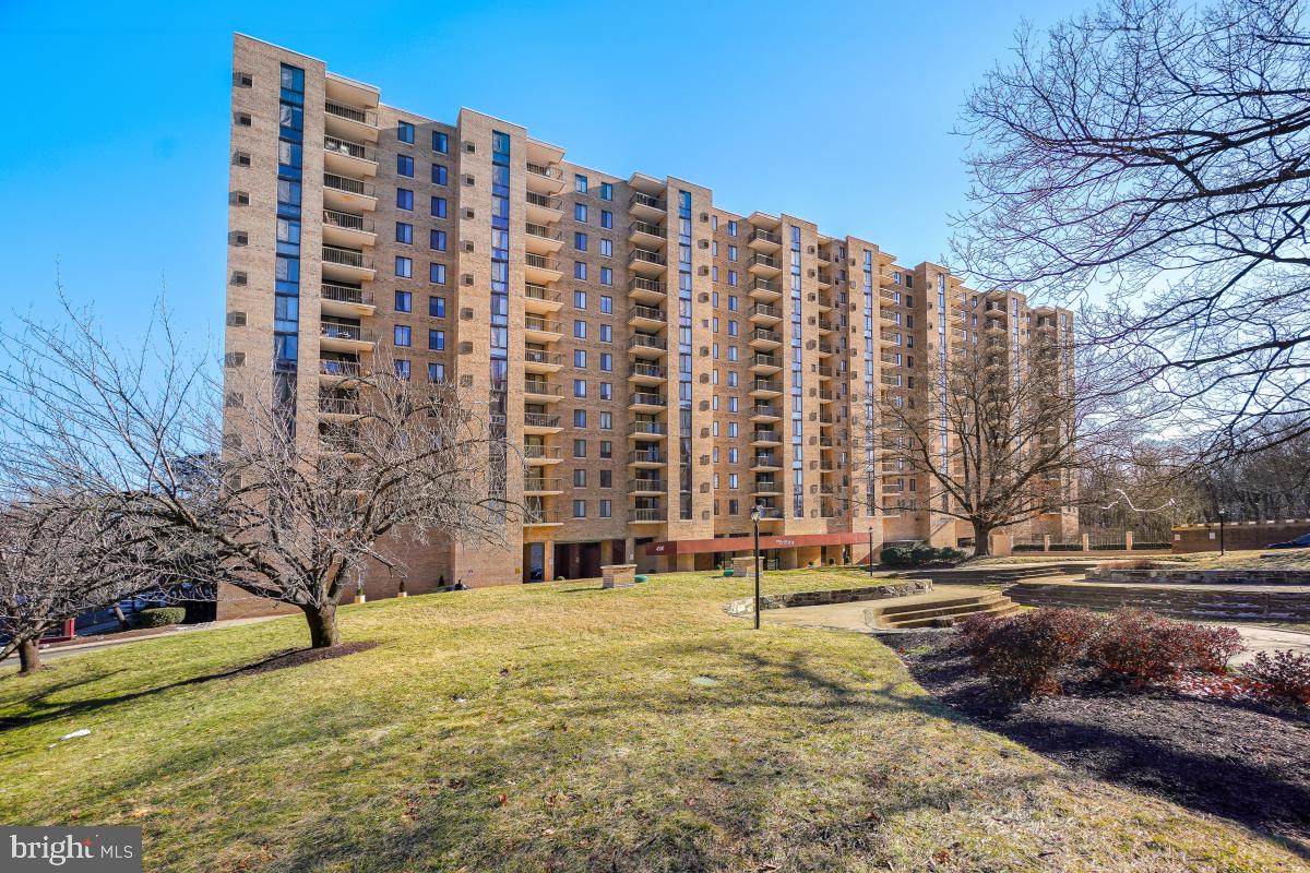 4500 S FOUR MILE RUN DR #204, ARLINGTON, Virginia 22204, 2 Bedrooms Bedrooms, ,2 BathroomsBathrooms,Residential,For sale,4500 S FOUR MILE RUN DR #204,VAAR2052996 MLS # VAAR2052996