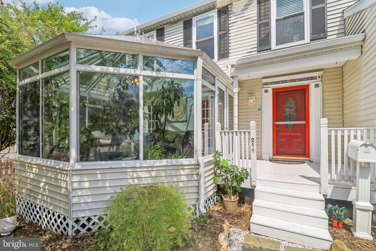 211 S BARTON ST, ARLINGTON, Virginia 22204, 6 Bedrooms Bedrooms, ,3 BathroomsBathrooms,Residential,For sale,211 S BARTON ST,VAAR2053362 MLS # VAAR2053362