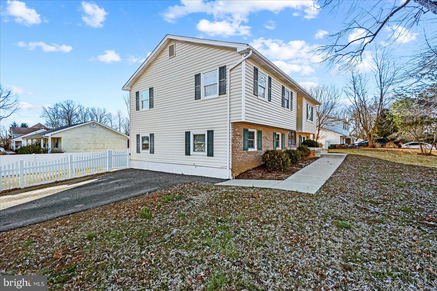 5822 UP A WAY DR, FREDERICKSBURG, Virginia 22407, 4 Bedrooms Bedrooms, ,3 BathroomsBathrooms,Residential,For sale,5822 UP A WAY DR,VASP2030754 MLS # VASP2030754