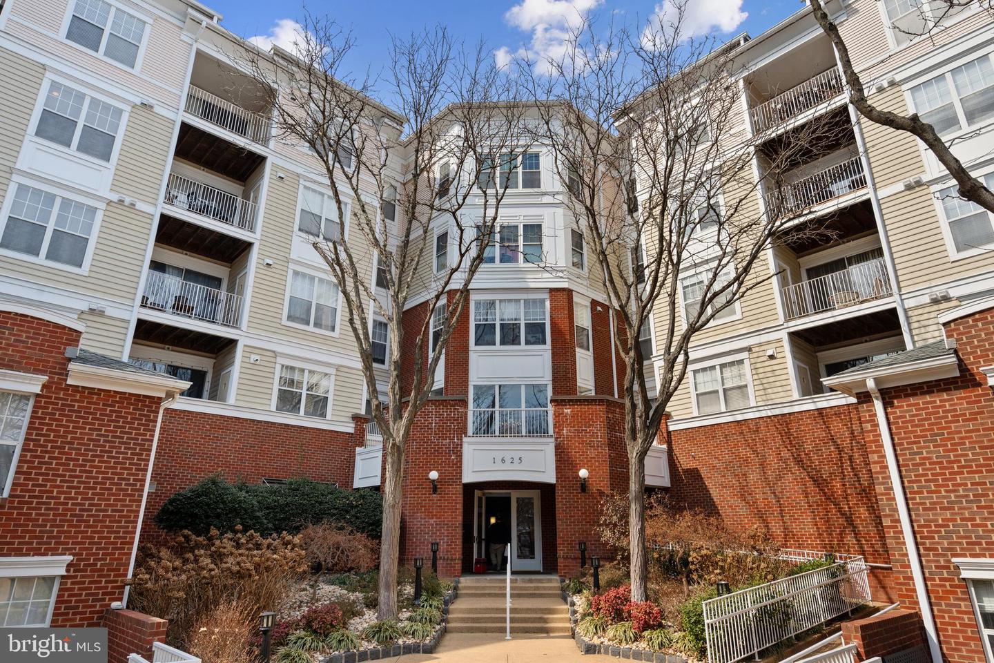 1625 INTERNATIONAL DR #TH-2, MCLEAN, Virginia 22102, 2 Bedrooms Bedrooms, ,2 BathroomsBathrooms,Residential,For sale,1625 INTERNATIONAL DR #TH-2,VAFX2222570 MLS # VAFX2222570