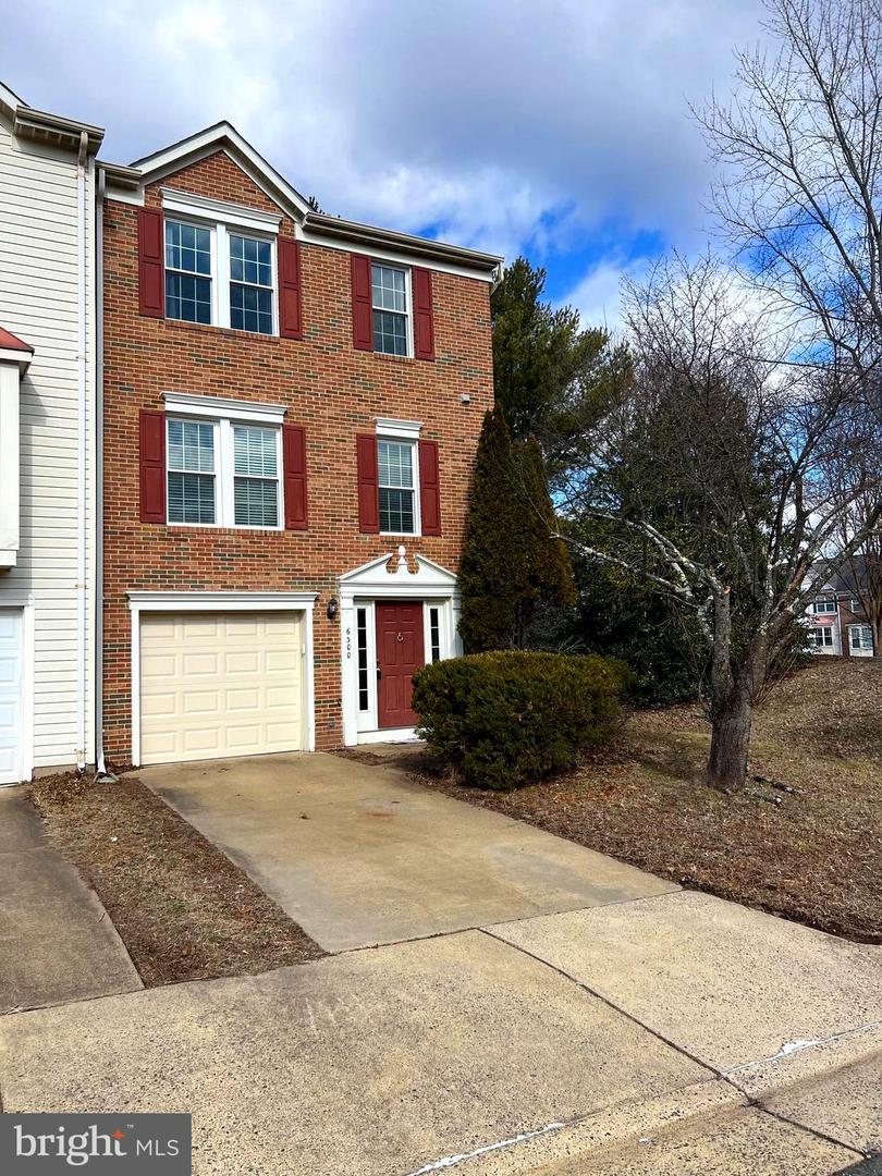 6300 MEADOW GLADE LN, CENTREVILLE, Virginia 20121, 3 Bedrooms Bedrooms, ,2 BathroomsBathrooms,Residential,For sale,6300 MEADOW GLADE LN,VAFX2222898 MLS # VAFX2222898