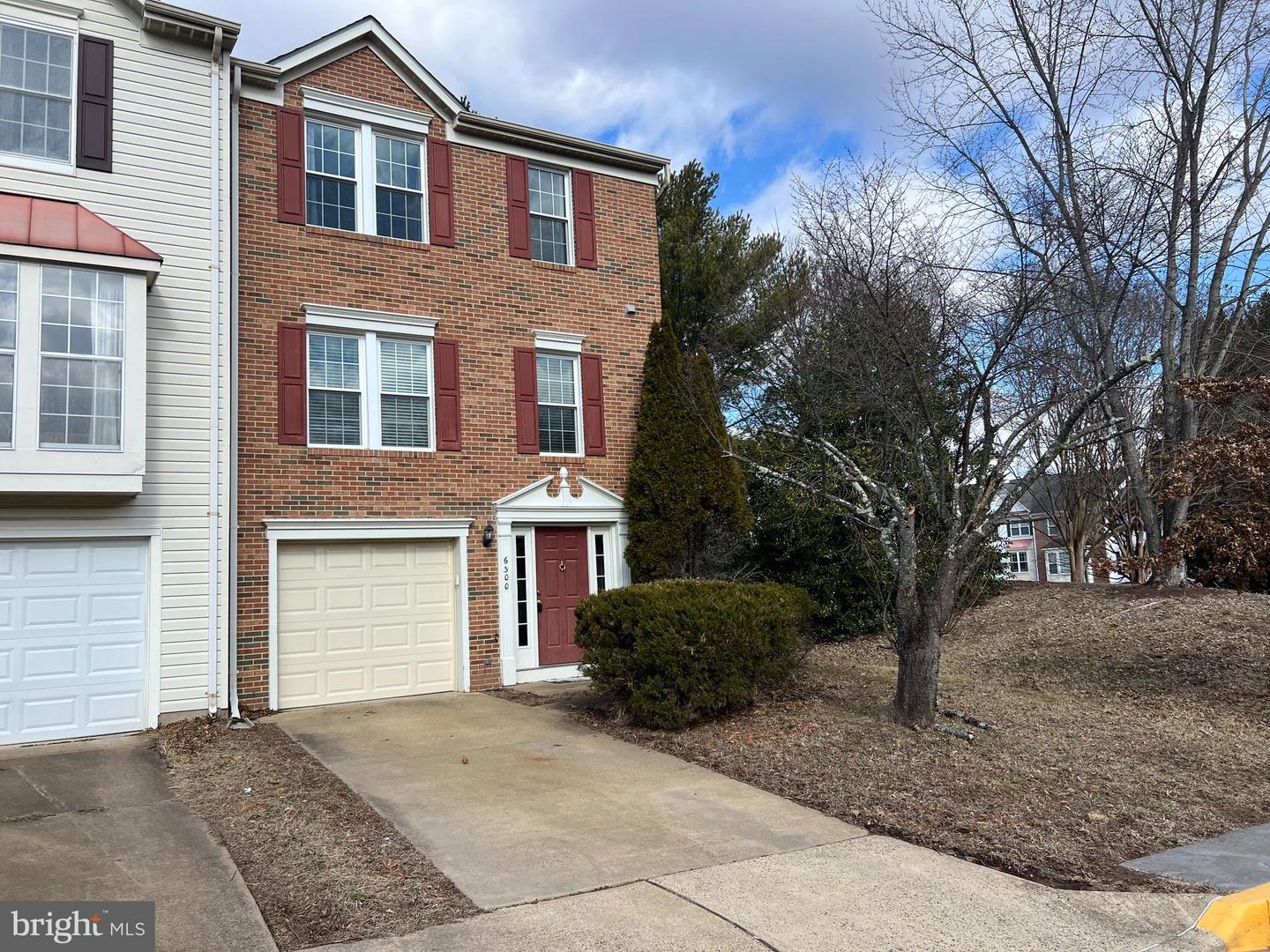 6300 MEADOW GLADE LN, CENTREVILLE, Virginia 20121, 3 Bedrooms Bedrooms, ,2 BathroomsBathrooms,Residential,For sale,6300 MEADOW GLADE LN,VAFX2222898 MLS # VAFX2222898