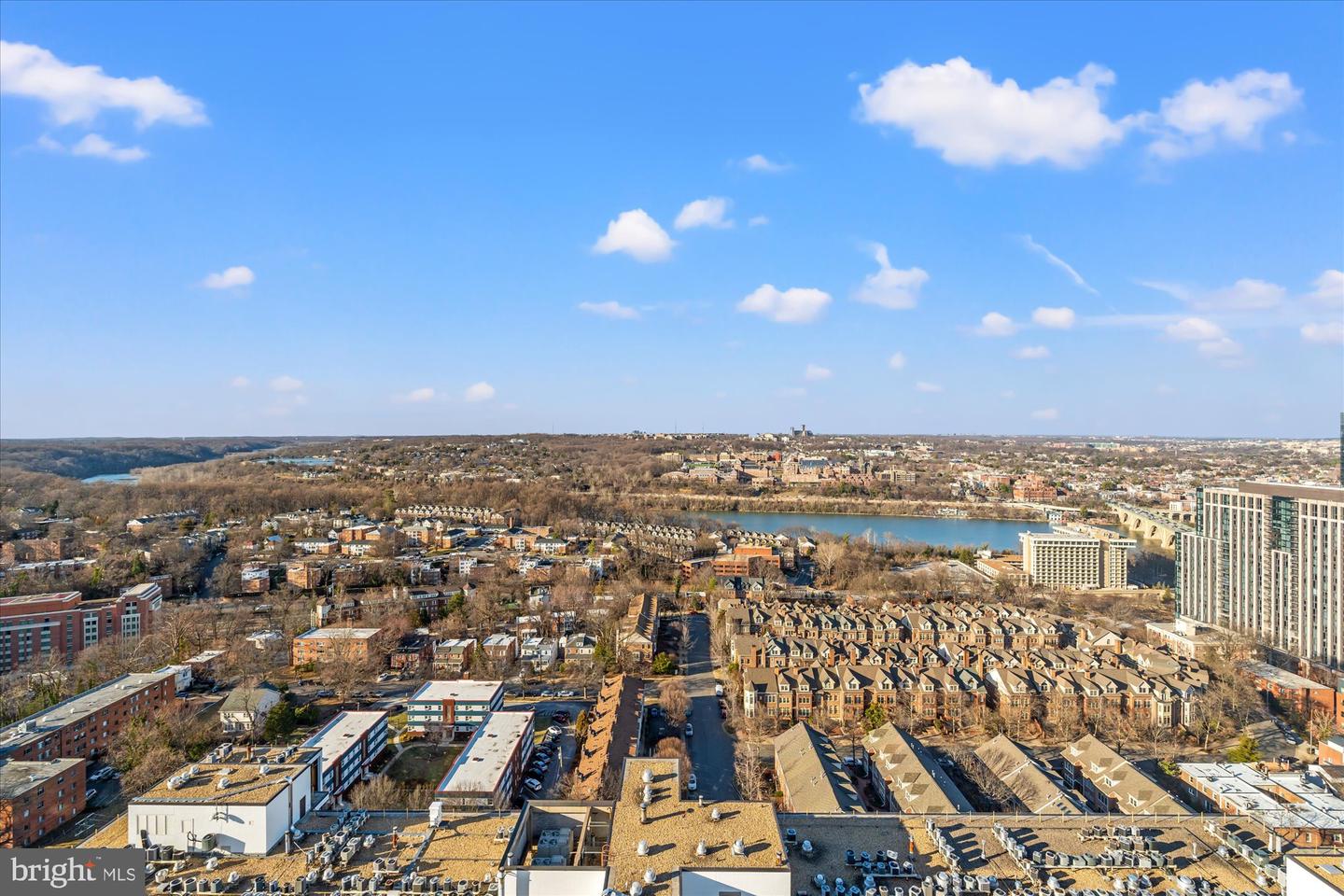 1781 N PIERCE ST #202, ARLINGTON, Virginia 22209, 2 Bedrooms Bedrooms, ,2 BathroomsBathrooms,Residential,For sale,1781 N PIERCE ST #202,VAAR2053644 MLS # VAAR2053644