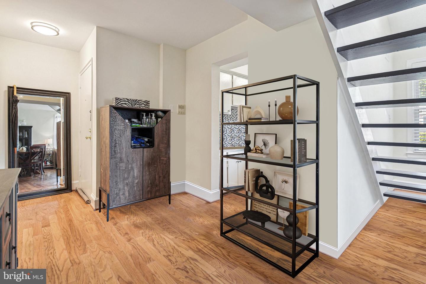 2725 ORDWAY ST NW #5, WASHINGTON, District Of Columbia 20008, 2 Bedrooms Bedrooms, ,1 BathroomBathrooms,Residential,For sale,2725 ORDWAY ST NW #5,DCDC2186402 MLS # DCDC2186402