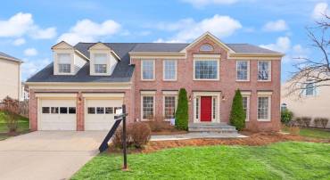 6833 COMPTON HEIGHTS CIR, CLIFTON, Virginia 20124, 5 Bedrooms Bedrooms, ,3 BathroomsBathrooms,Residential,For sale,6833 COMPTON HEIGHTS CIR,VAFX2223548 MLS # VAFX2223548