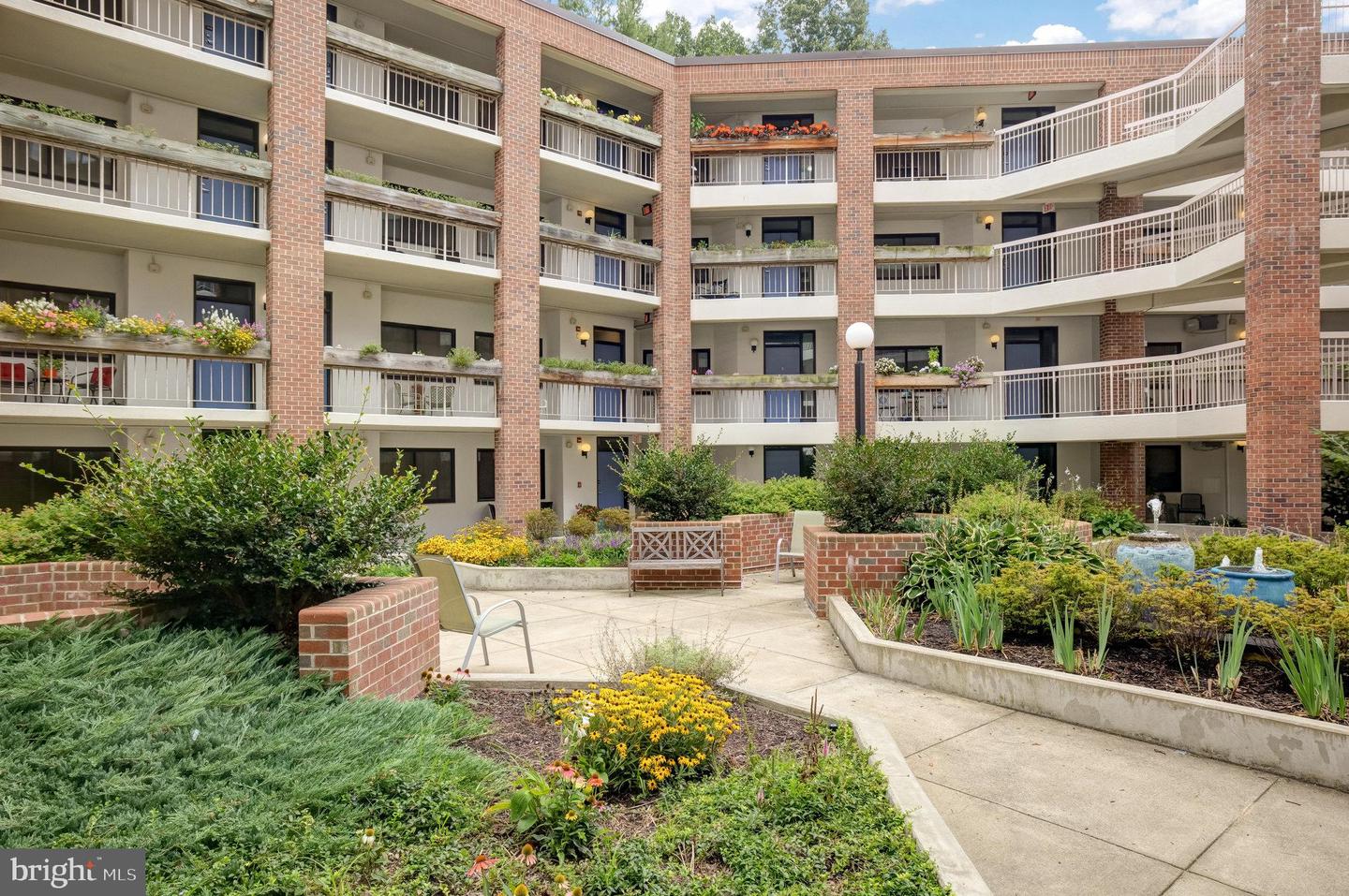 1951 SAGEWOOD LN #220, RESTON, Virginia 20191, 2 Bedrooms Bedrooms, 7 Rooms Rooms,2 BathroomsBathrooms,Residential,For sale,1951 SAGEWOOD LN #220,VAFX2223960 MLS # VAFX2223960