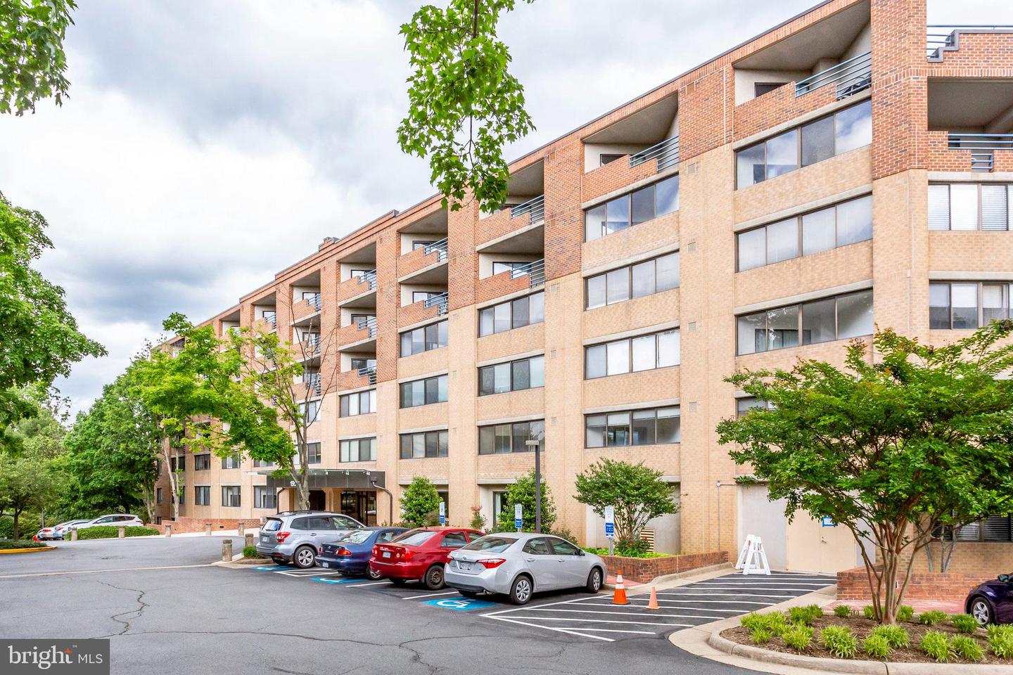 1951 SAGEWOOD LN #220, RESTON, Virginia 20191, 2 Bedrooms Bedrooms, 7 Rooms Rooms,2 BathroomsBathrooms,Residential,For sale,1951 SAGEWOOD LN #220,VAFX2223960 MLS # VAFX2223960