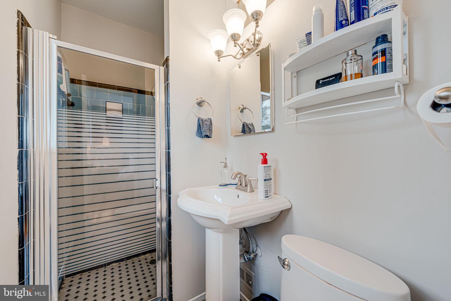 212 N GORDON ST, ALEXANDRIA, Virginia 22304, 2 Bedrooms Bedrooms, ,2 BathroomsBathrooms,Residential,For sale,212 N GORDON ST,VAAX2042260 MLS # VAAX2042260