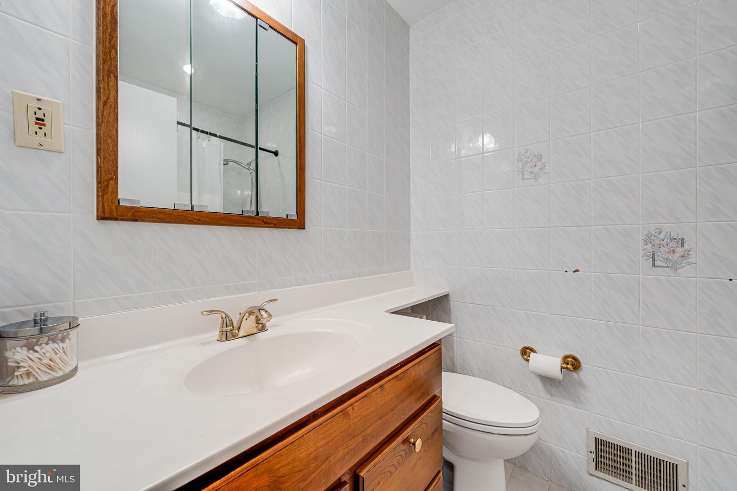 212 N GORDON ST, ALEXANDRIA, Virginia 22304, 2 Bedrooms Bedrooms, ,2 BathroomsBathrooms,Residential,For sale,212 N GORDON ST,VAAX2042260 MLS # VAAX2042260