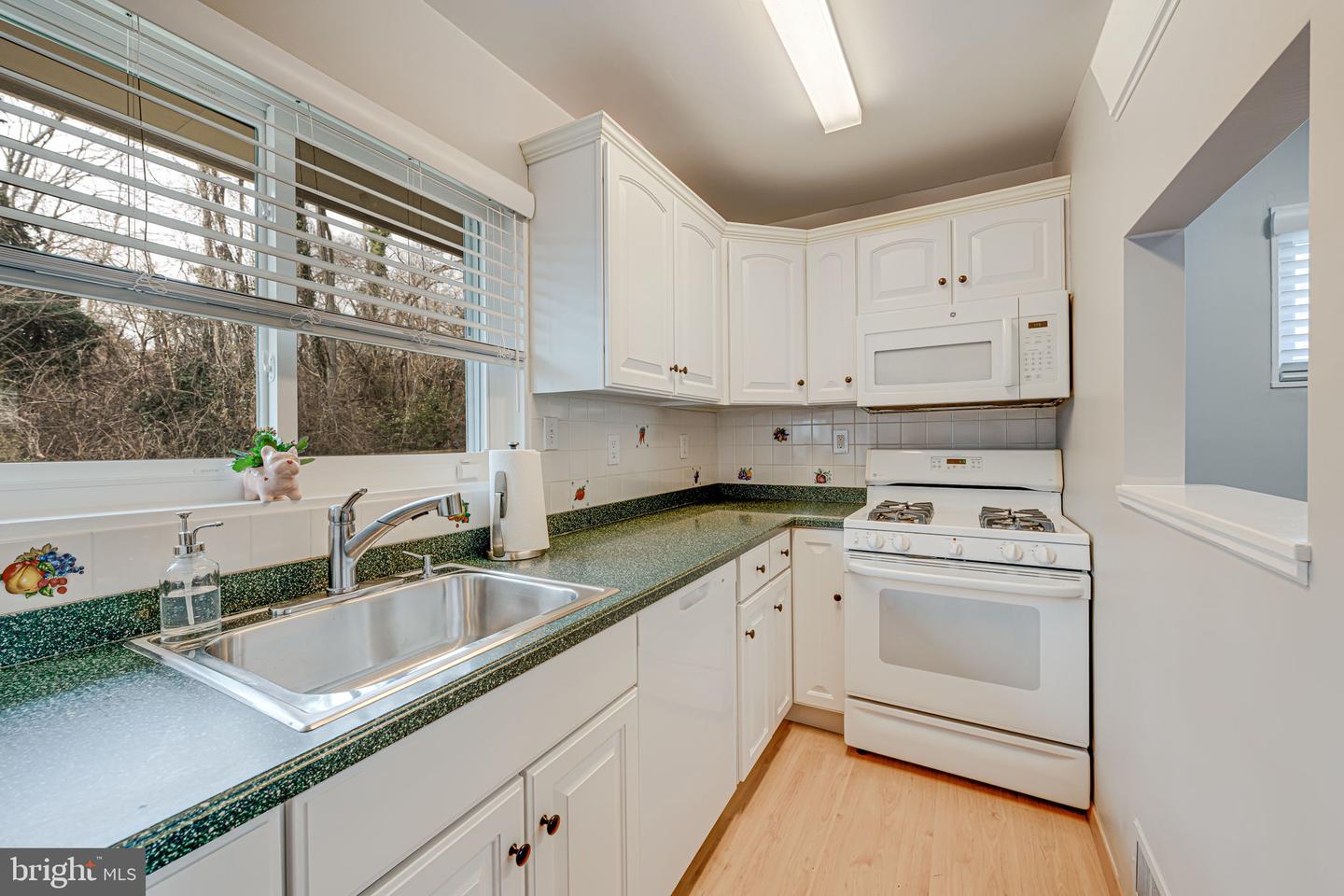 212 N GORDON ST, ALEXANDRIA, Virginia 22304, 2 Bedrooms Bedrooms, ,2 BathroomsBathrooms,Residential,For sale,212 N GORDON ST,VAAX2042260 MLS # VAAX2042260