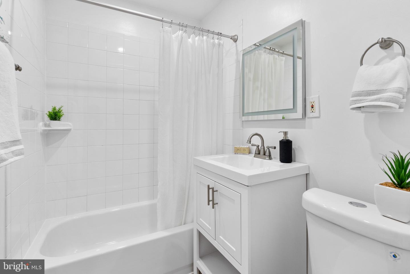 1615 Q ST NW #1008, WASHINGTON, District Of Columbia 20009, 2 Bedrooms Bedrooms, ,1 BathroomBathrooms,Residential,For sale,1615 Q ST NW #1008,DCDC2187418 MLS # DCDC2187418