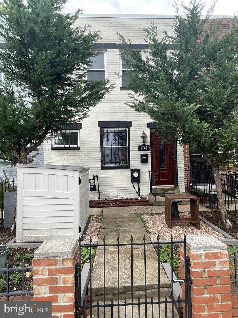 1738 GALES ST NE, WASHINGTON, District Of Columbia 20002, 3 Bedrooms Bedrooms, ,1 BathroomBathrooms,Residential,For sale,1738 GALES ST NE,DCDC2187698 MLS # DCDC2187698