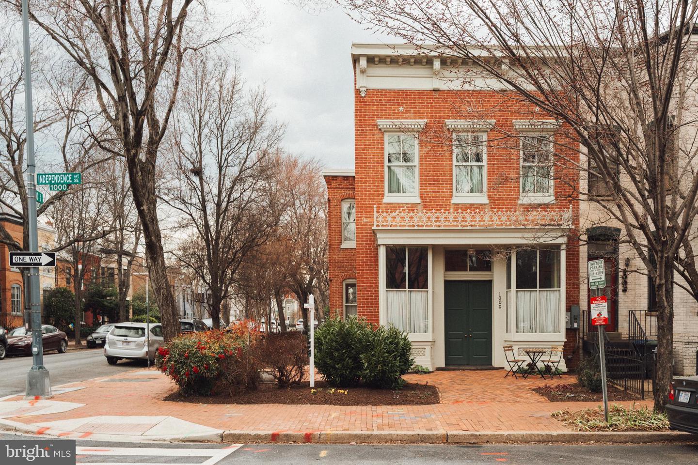 1000 INDEPENDENCE AVE SE, WASHINGTON, District Of Columbia 20003, 3 Bedrooms Bedrooms, ,2 BathroomsBathrooms,Residential,For sale,1000 INDEPENDENCE AVE SE,DCDC2187880 MLS # DCDC2187880